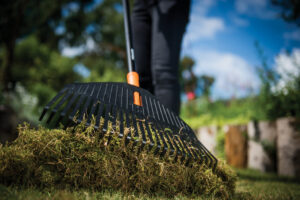 Fiskars grabulja M 1063090 za ba&scaron;tu i imanje